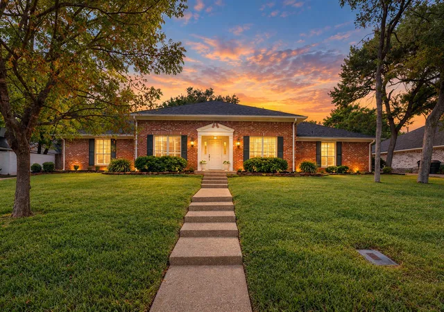 Photo 1 of Sale Pending at 202 Trailview Dr, Woodway, TX 76712 | MLS# 21400676 | Listing updated on 2026-10-09
