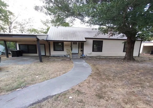 Photo 1 of Single family home for sale at 1113 Commerce Dr, Greenville, TX 75401 | MLS# 21396096 | Listing updated on 2026-10-01