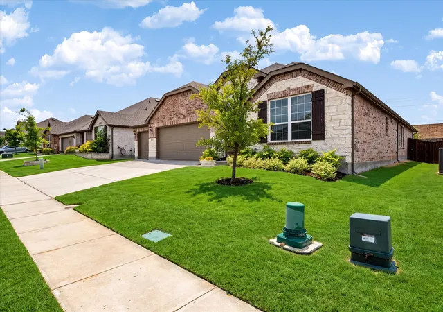Photo 3 of Single family home for sale at 1304 Millican Ln, Aubrey, TX 76227 | MLS# 21385007 | Listing updated on 2026-10-05