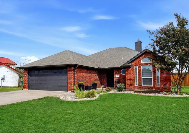 Photo 3 of Single family home for sale at 414 Madison Pl, Ponder, TX 76259 | MLS# 21394344 | Listing updated on 2026-10-07