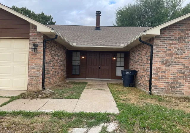 Photo 1 of Single family home for sale at 3916 Longmeadow Way, Fort Worth, TX 76133 | MLS# 21400726 | Listing updated on 2026-10-05