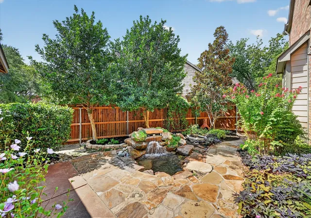 Photo 2 of Single family home for sale at 2512 Kodiak Cir, Euless, TX 76039 | MLS# 21396240 | Listing updated on 2026-10-03