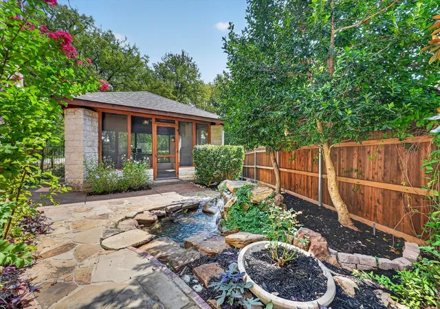 Photo 3 of Single family home for sale at 2512 Kodiak Cir, Euless, TX 76039 | MLS# 21396240 | Listing updated on 2026-10-03
