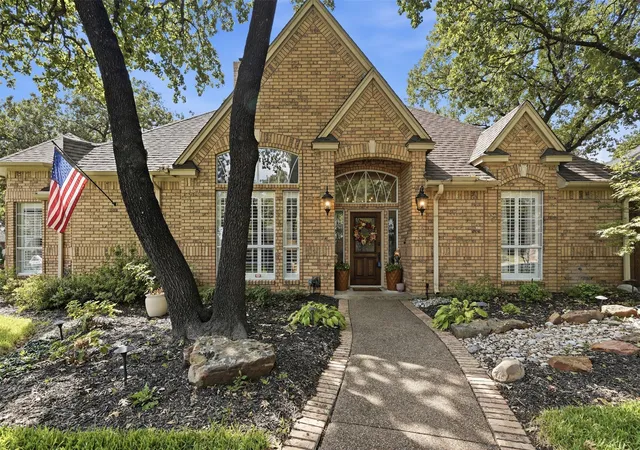 Photo 2 of Single family home for sale at 924 Ridge Ct, Keller, TX 76248 | MLS# 21397428 | Listing updated on 2026-10-06