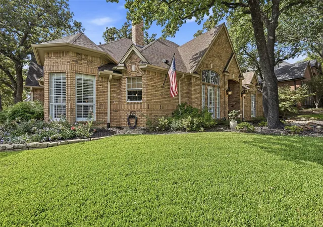 Photo 3 of Single family home for sale at 924 Ridge Ct, Keller, TX 76248 | MLS# 21397428 | Listing updated on 2026-10-06