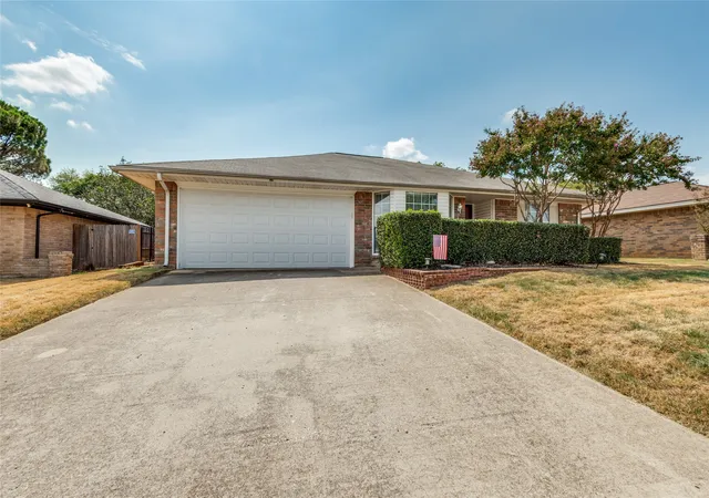 Photo 1 of Single family home for sale at 500 Bayberry Ln, Euless, TX 76039 | MLS# 21398979 | Listing updated on 2026-10-28