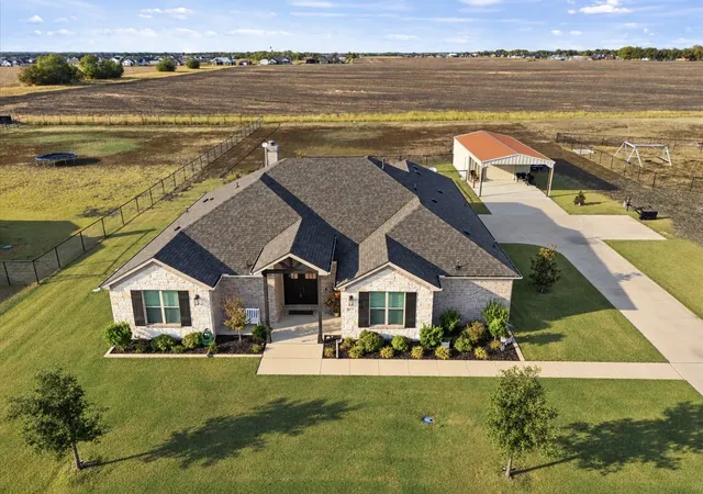 Photo 1 of Single family home for sale at 5015 Fox Trot Ln, Caddo Mills, TX 75135 | MLS# 21400650 | Listing updated on 2026-10-07