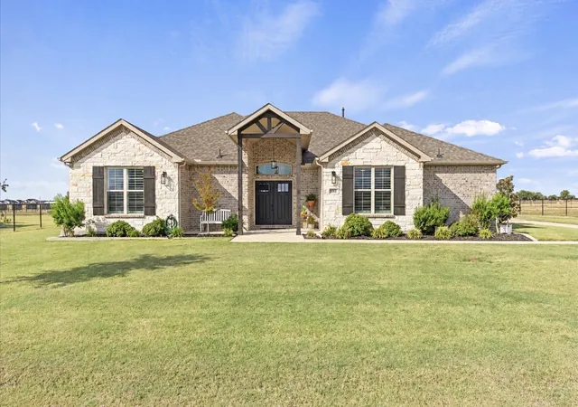 Photo 2 of Single family home for sale at 5015 Fox Trot Ln, Caddo Mills, TX 75135 | MLS# 21400650 | Listing updated on 2026-10-07