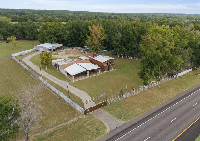 Photo 3 of Single family home for sale at 5989 State Hwy 31 E, Murchison, TX 75778 | MLS# 21400742 | Listing updated on 2026-10-04