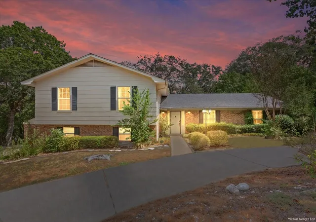 Photo 1 of Single family home for sale at 435 Elmwood Rd, Woodway, TX 76712 | MLS# 21399468 | Listing updated on 2026-10-01