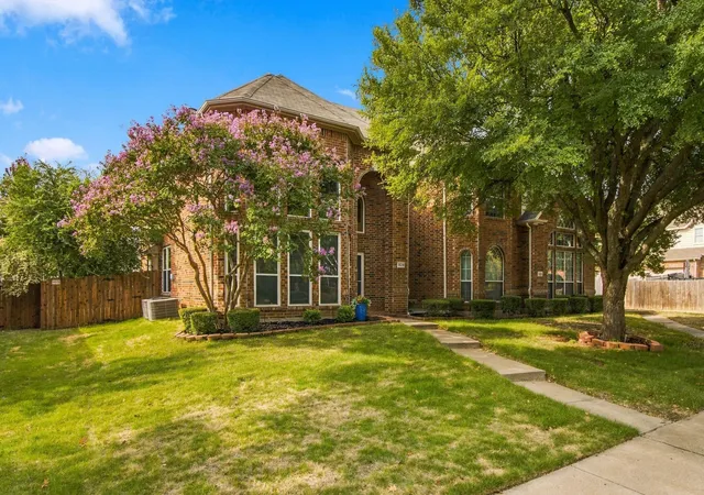 Photo 2 of Single family home for sale at 11251 Chaucer Dr, Frisco, TX 75035 | MLS# 21396838 | Listing updated on 2026-10-01