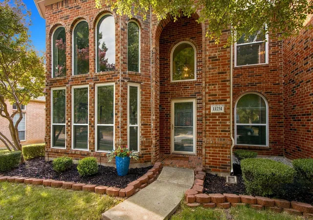 Photo 3 of Single family home for sale at 11251 Chaucer Dr, Frisco, TX 75035 | MLS# 21396838 | Listing updated on 2026-10-01