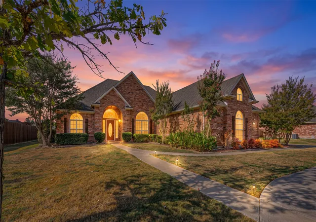 Photo 1 of Single family home for sale at 1198 E Oaklawn Dr, Terrell, TX 75160 | MLS# 21397504 | Listing updated on 2026-10-09