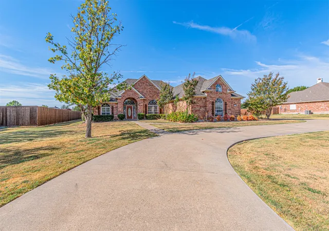Photo 2 of Single family home for sale at 1198 E Oaklawn Dr, Terrell, TX 75160 | MLS# 21397504 | Listing updated on 2026-10-09