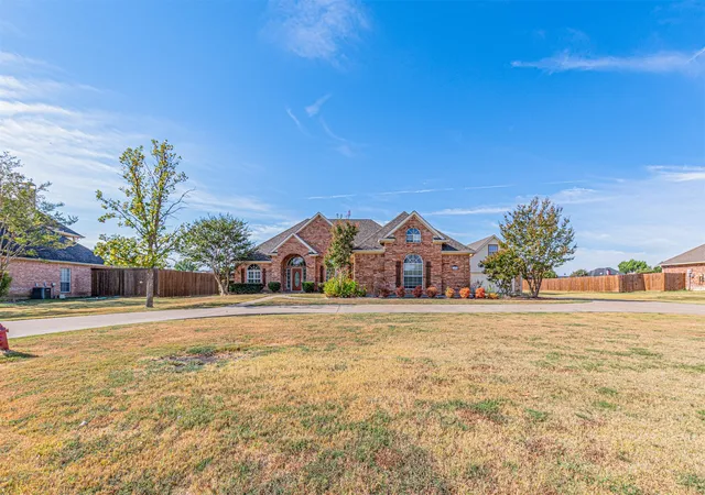 Photo 3 of Single family home for sale at 1198 E Oaklawn Dr, Terrell, TX 75160 | MLS# 21397504 | Listing updated on 2026-10-09