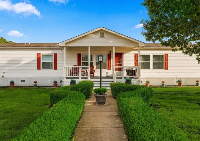 Photo 2 of Manufactured home for sale at 535 Stone Ridge Dr, Ponder, TX 76259 | MLS# 21399724 | Listing updated on 2026-10-01