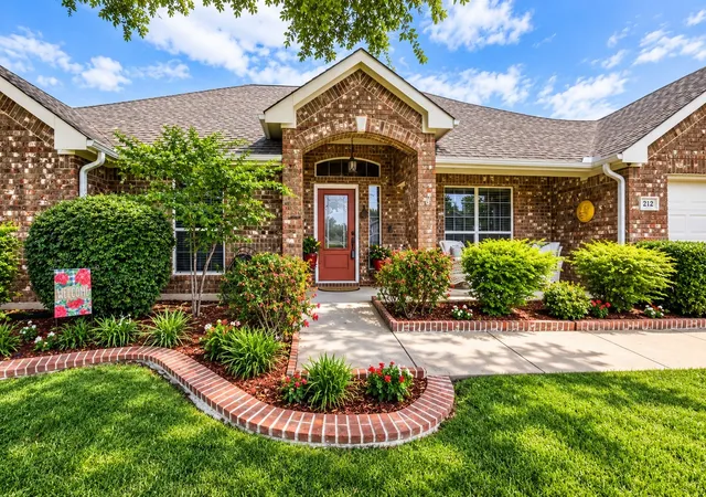 Single family home for sale at 212 Pinewood Trl, Forney, TX 75126 | MLS# 21400677 | Listing updated on 2026-10-05