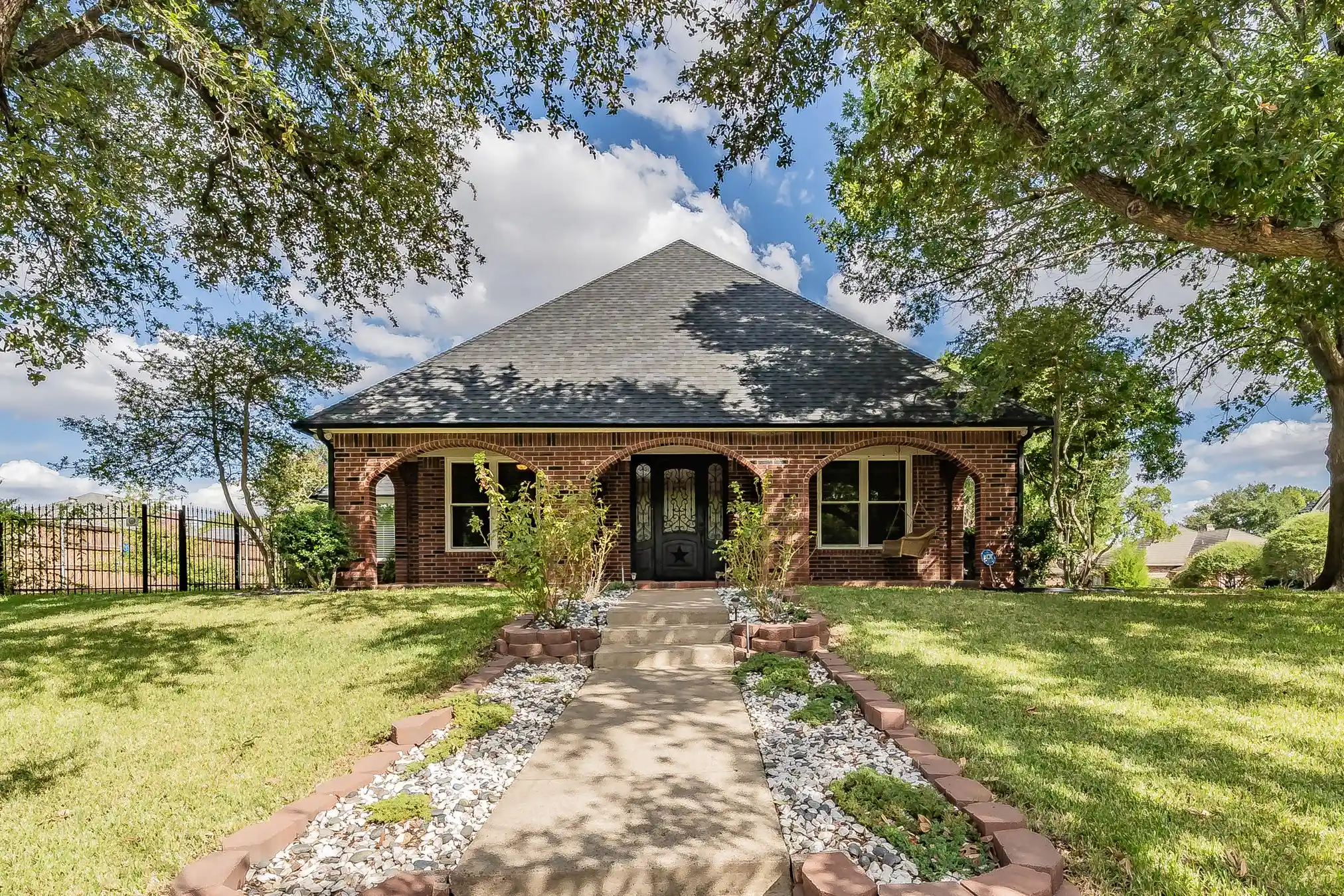 Photo 1 of Single family home for sale at 1800 Trl Lake Dr, Euless, TX 76039 | MLS# 21400110 | Listing updated on 2026-10-18