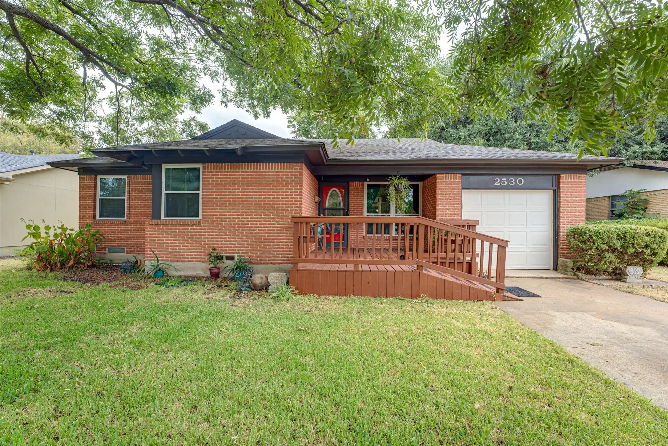 Photo 1 of Single family home for sale at 2530 Lakewood Dr, Garland, TX 75042 | MLS# 21399742 | Listing updated on 2026-10-17