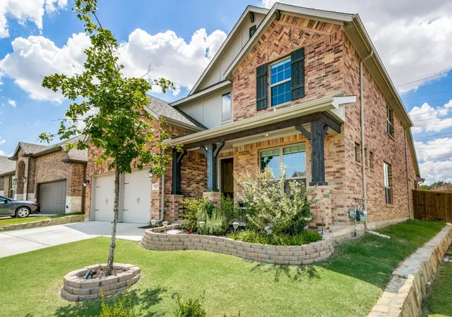 Photo 2 of Single family home for sale at 14225 Spitfire Trl, Roanoke, TX 76262 | MLS# 21397230 | Listing updated on 2026-10-10