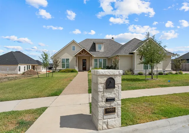 Photo 2 of Single family home for sale at 11003 Denali Dr, Woodway, TX 76712 | MLS# 21400442 | Listing updated on 2026-10-01
