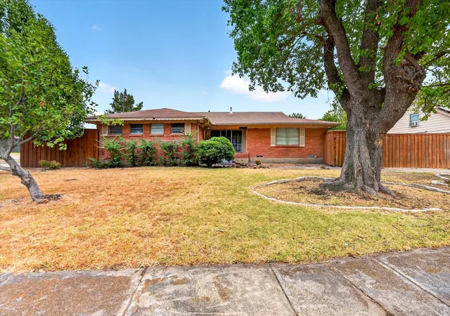 Photo 1 of Single family home for sale at 2620 Greenland Dr, Mesquite, TX 75150 | MLS# 21397557 | Listing updated on 2026-10-03