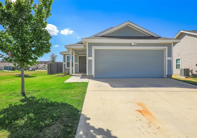 Photo 2 of Single family home for sale at 2932 Dora Dr, Fort Worth, TX 76119 | MLS# 21398278 | Listing updated on 2026-10-01