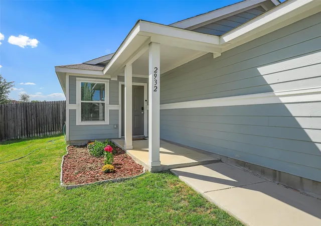 Photo 3 of Single family home for sale at 2932 Dora Dr, Fort Worth, TX 76119 | MLS# 21398278 | Listing updated on 2026-10-01