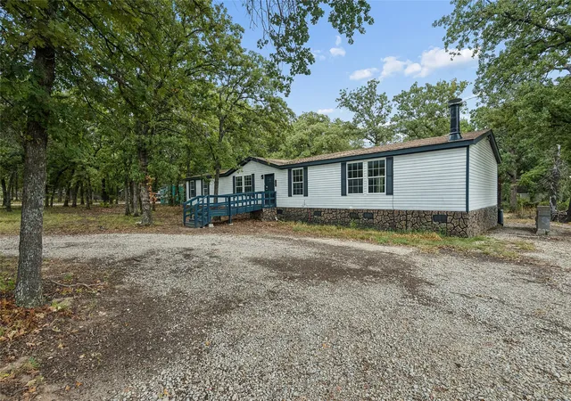Photo 2 of Manufactured home for sale at 104 Arunda Ct, Weatherford, TX 76085 | MLS# 21400786 | Listing updated on 2026-10-01