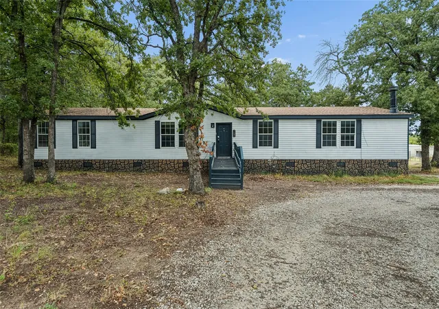 Photo 3 of Manufactured home for sale at 104 Arunda Ct, Weatherford, TX 76085 | MLS# 21400786 | Listing updated on 2026-10-01