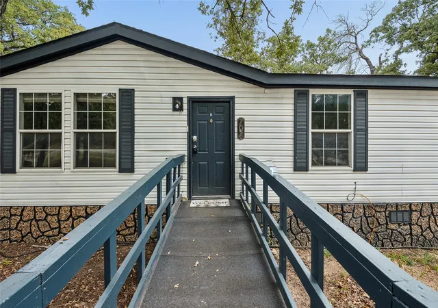 Photo 3 of Manufactured home for sale at 104 Arunda Ct, Weatherford, TX 76085 | MLS# 21400786 | Listing updated on 2026-10-01