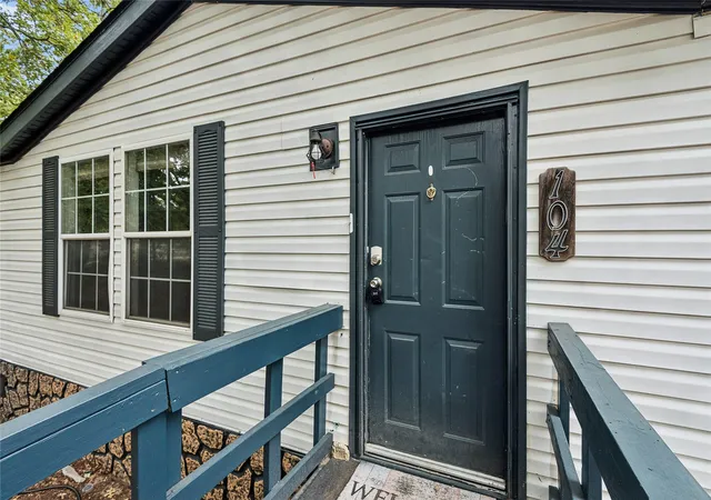 Photo 4 of Manufactured home for sale at 104 Arunda Ct, Weatherford, TX 76085 | MLS# 21400786 | Listing updated on 2026-10-01