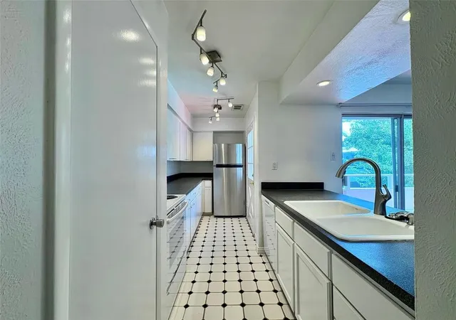 Photo 3 of Condo for sale at 4347 Dickason Ave #207, Dallas, TX 75219 | MLS# 21400824 | Listing updated on 2026-10-01