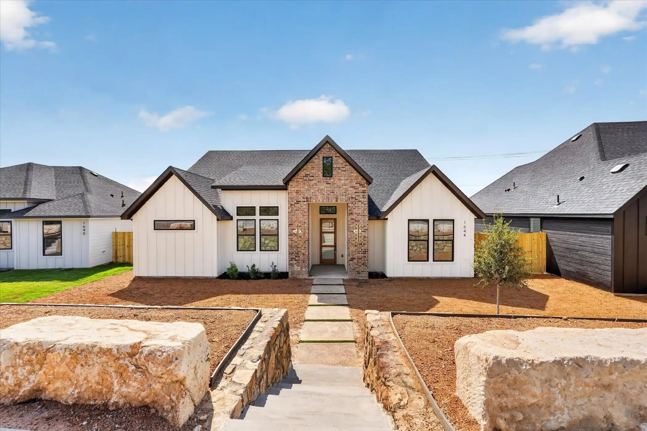Photo 1 of Single family home for sale at 1644 W Wintergreen Rd, Lancaster, TX 75134 | MLS# 21400332 | Listing updated on 2026-10-18