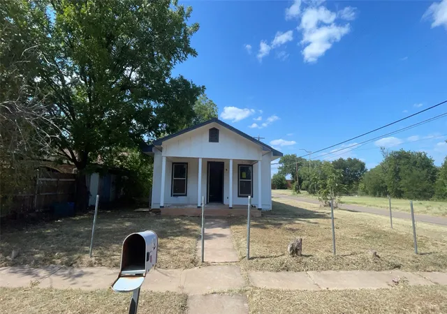 Photo 2 of Single family home for sale at 1300 N 9th Street, Wichita Falls, TX 76306 | MLS# 21363008 | Listing updated on 2026-10-08