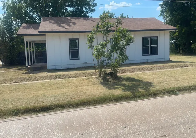 Photo 3 of Single family home for sale at 1300 N 9th Street, Wichita Falls, TX 76306 | MLS# 21363008 | Listing updated on 2026-10-08