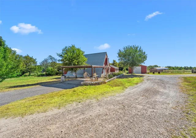 Photo 3 of Single family home for sale at 518 Warren Rd, Lorena, TX 76655 | MLS# 21397740 | Listing updated on 2026-10-01