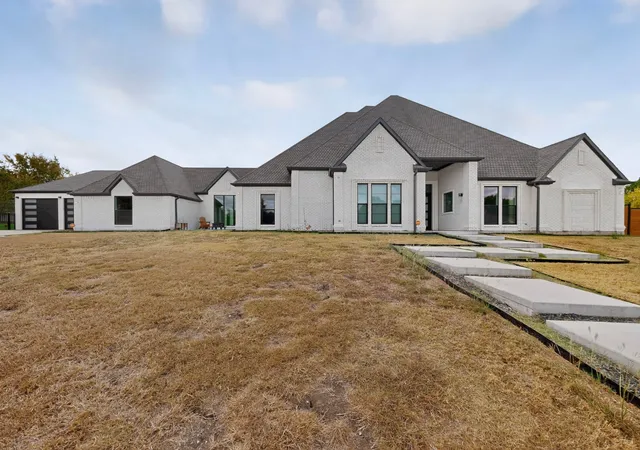 Photo 1 of Mansion for sale at 209 Carriage Hl Ln, Rockwall, TX 75032 | MLS# 21399462 | Listing updated on 2026-10-02
