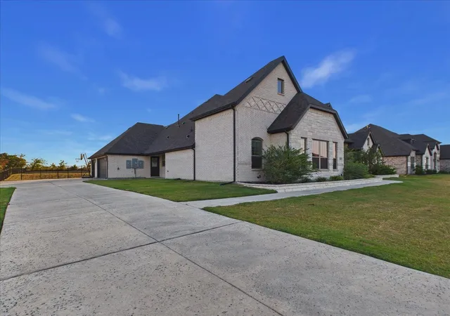 Photo 3 of Single family home for sale at 180 Settlement Ln, Rockwall, TX 75032 | MLS# 21393311 | Listing updated on 2026-10-07