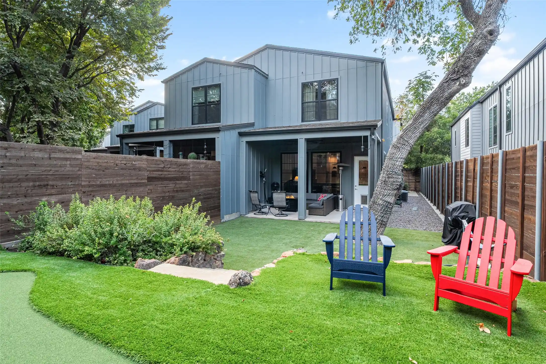 Photo 1 of Single family home for sale at 1220 Haines Ave, Dallas, TX 75208 | MLS# 21397099 | Listing updated on 2026-10-25