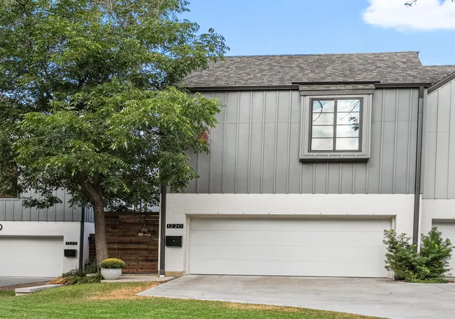 Photo 1 of Single family home for sale at 1220 Haines Ave, Dallas, TX 75208 | MLS# 21397099 | Listing updated on 2026-10-04