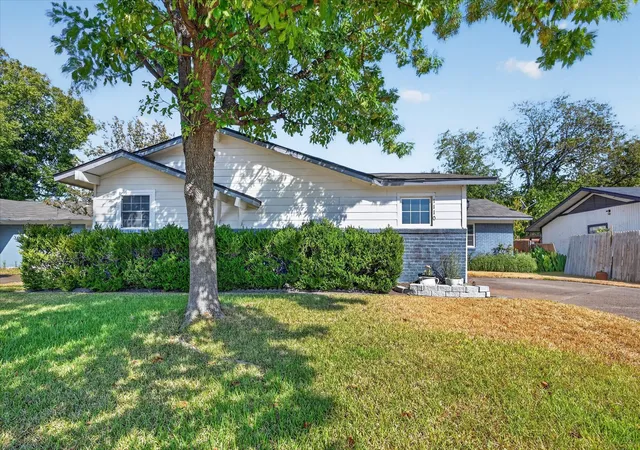 Photo 1 of Single family home for sale at 1110 Vegas Dr, Garland, TX 75042 | MLS# 21400773 | Listing updated on 2026-10-08
