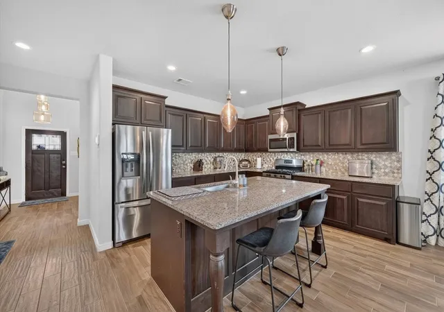 Photo 3 of Single family home for sale at 2620 Little Wonder Ln, Justin, TX 76247 | MLS# 21393263 | Listing updated on 2026-10-07