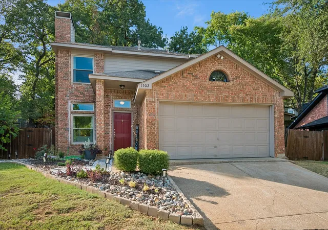 Photo 1 of Single family home for sale at 1502 Bennington Ct, Grapevine, TX 76051 | MLS# 21400490 | Listing updated on 2026-10-03