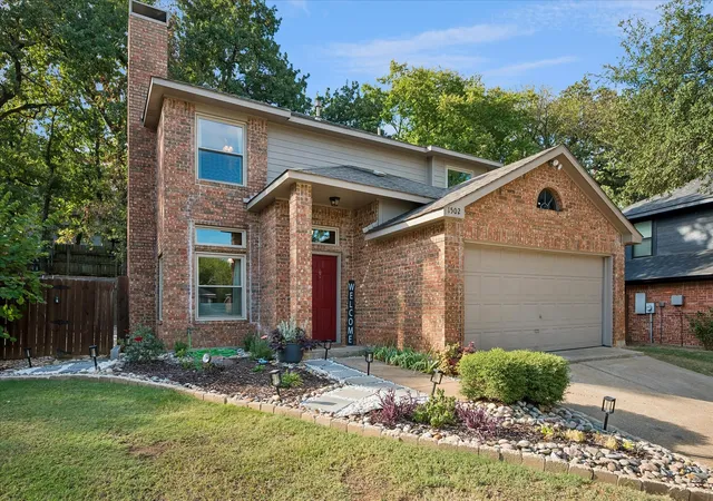 Photo 2 of Single family home for sale at 1502 Bennington Ct, Grapevine, TX 76051 | MLS# 21400490 | Listing updated on 2026-10-03