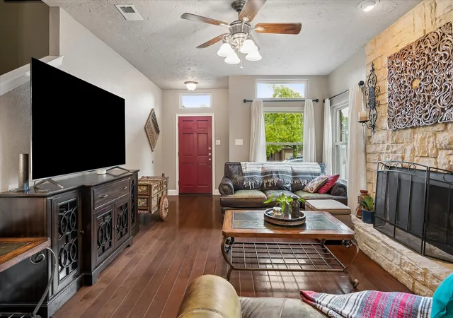 Photo 3 of Single family home for sale at 1502 Bennington Ct, Grapevine, TX 76051 | MLS# 21400490 | Listing updated on 2026-10-03