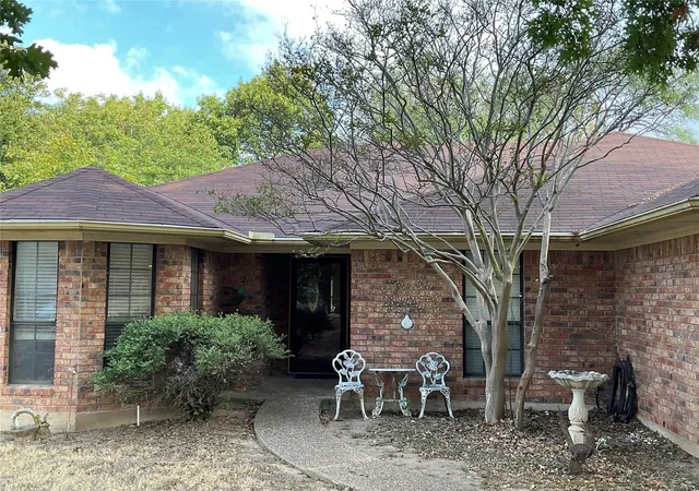 Photo 2 of Single family home for sale at 108 Jim Cir, Lorena, TX 76655 | MLS# 21397743 | Listing updated on 2026-10-02