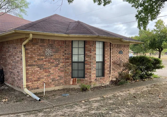 Photo 3 of Single family home for sale at 108 Jim Cir, Lorena, TX 76655 | MLS# 21397743 | Listing updated on 2026-10-02