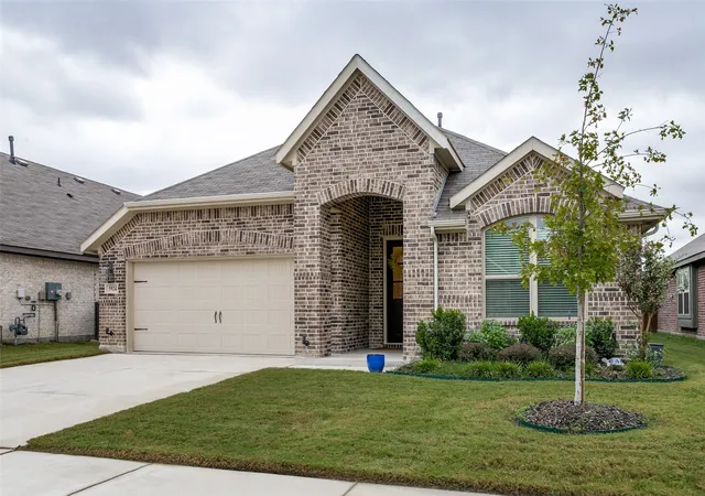 Photo 3 of Single family home for sale at 5924 Pine River Ln, Fort Worth, TX 76179 | MLS# 21400600 | Listing updated on 2026-10-08