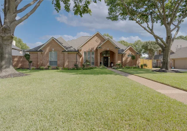 Photo 2 of Single family home for sale at 5601 Sycamore Dr, Colleyville, TX 76034 | MLS# 21399667 | Listing updated on 2026-10-07